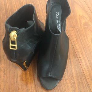 Pour La Victoire Wedges